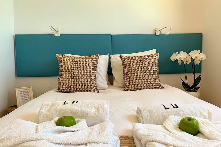 Unique Romantic Beach House by the Atlantic Ocean in Azenhas do Mar, Costa de Lisboa