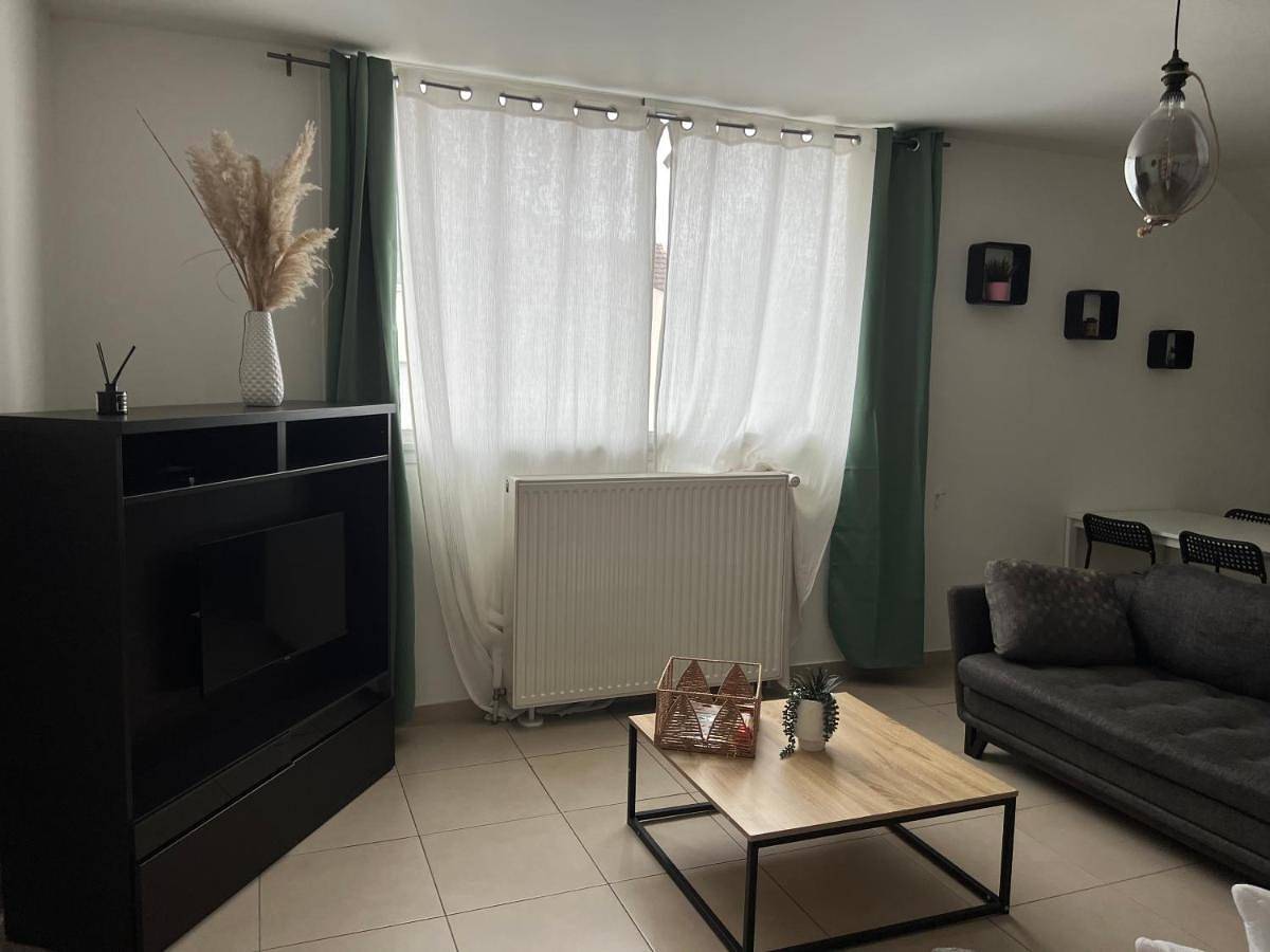 Appartement entier, One-Bedroom Apartment in Chanteloup-en-Brie, Seine-et-Marne