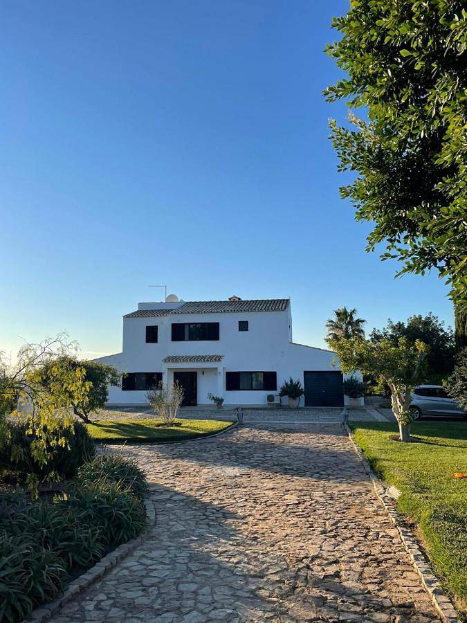 Casa Esperança - carefree living with big private pool and great views in Quelfes, Ria Formosa