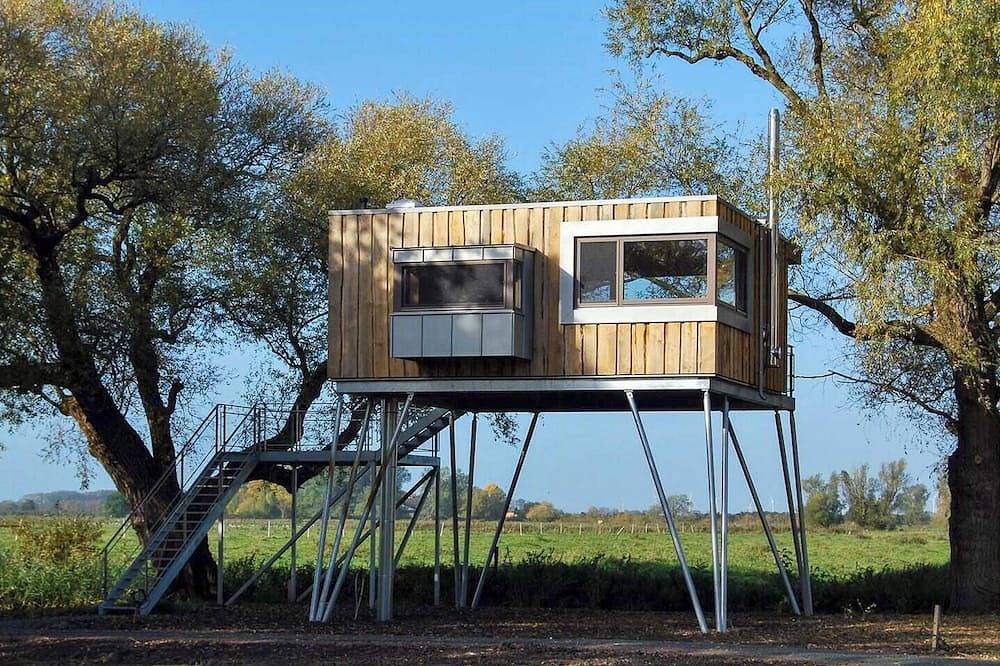Ferienhaus am Elbdeich mit Schiffsblick bei Stade in Drochtersen, Cuxland