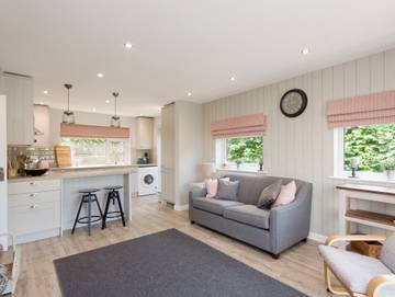 Log Cabin for 4 People in Salcombe, Devon, Photo 3