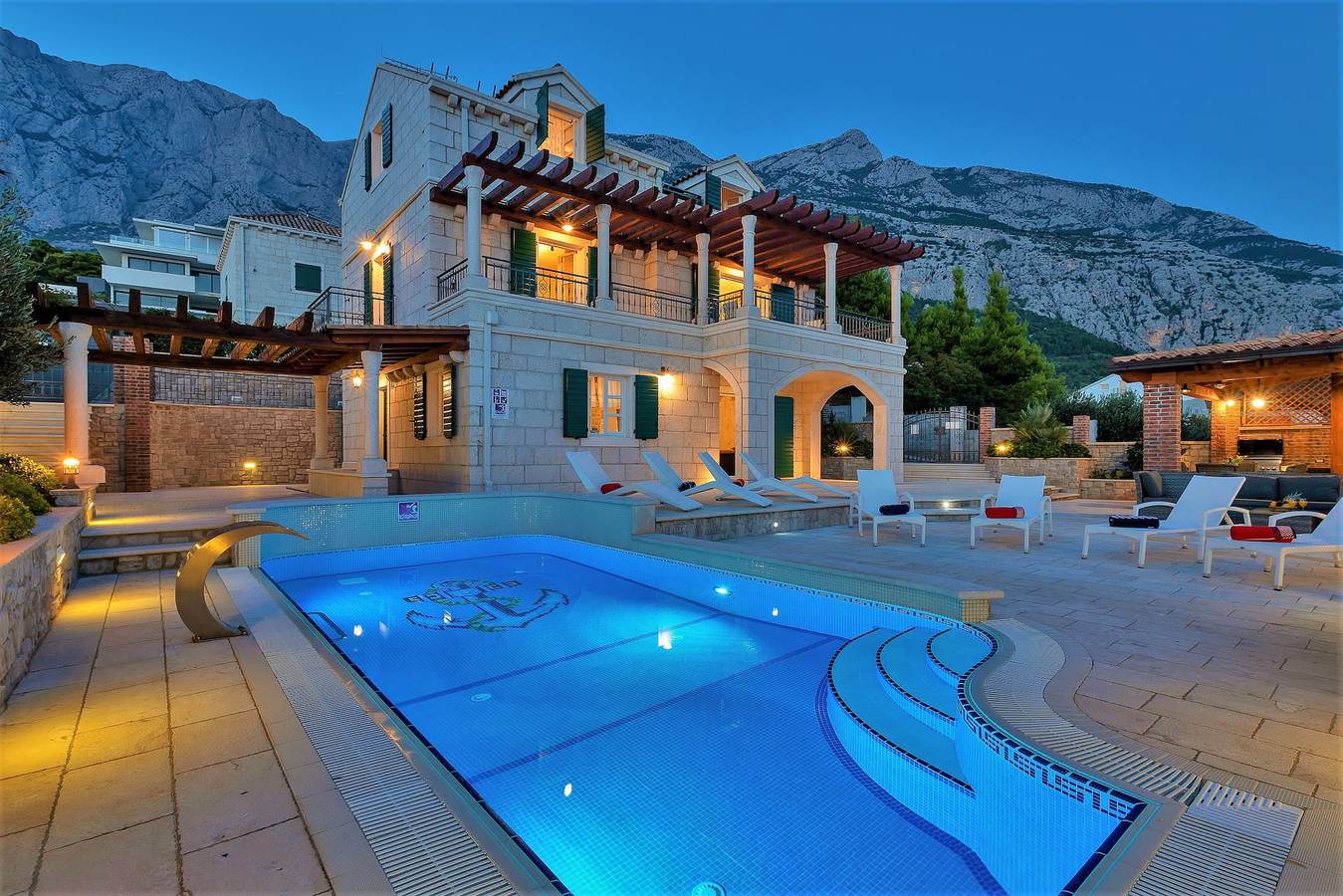 Villa Vikki mit Pool und Meerblick in Makarska, Makarska Riviera