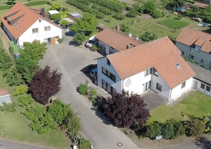 Ferienwohnung für 2 Personen, mit Balkon/Terrasse und Terrasse sowie Garten