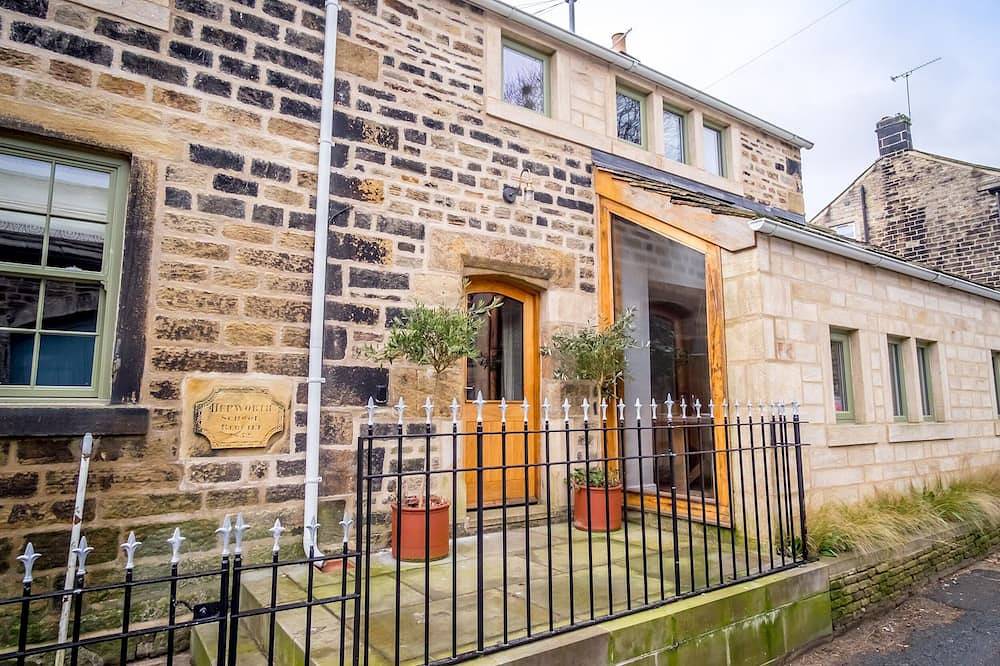 School Cottage, family friendly, luxury holiday cottage in Holmfirth in Westliches Yorkshire