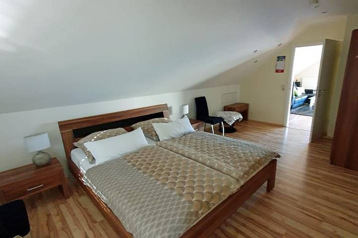 Ganze Wohnung, Moderne 80 qm Ferienwohnung in Nähe von Saarburg in ruhiger Lage, in Serrig, Landkreis Trier-Saarburg