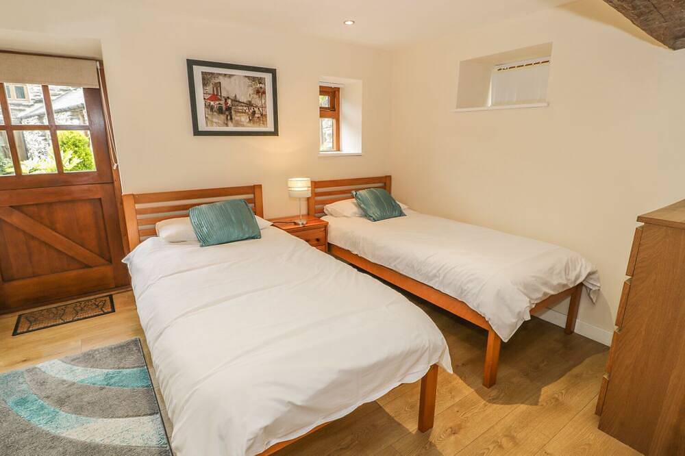 Hendoll Cottage 1, pet friendly, with open fire in Fairbourne in Fairbourne, Snowdonia