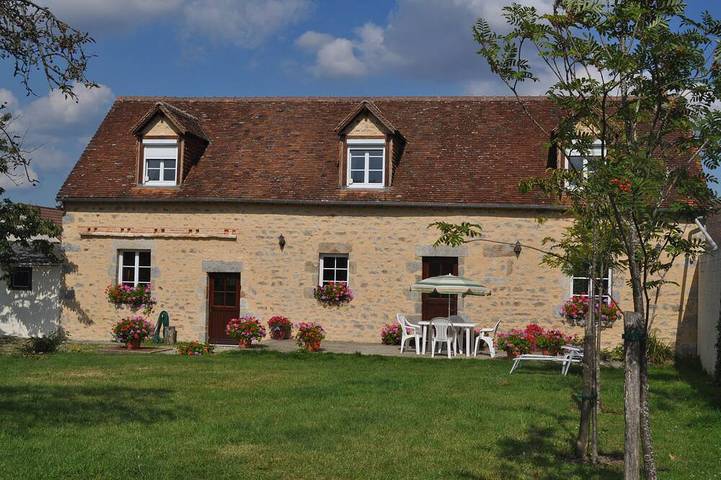 Location de vacances pour 9 personnes, avec jardin et terrasse à Fyé