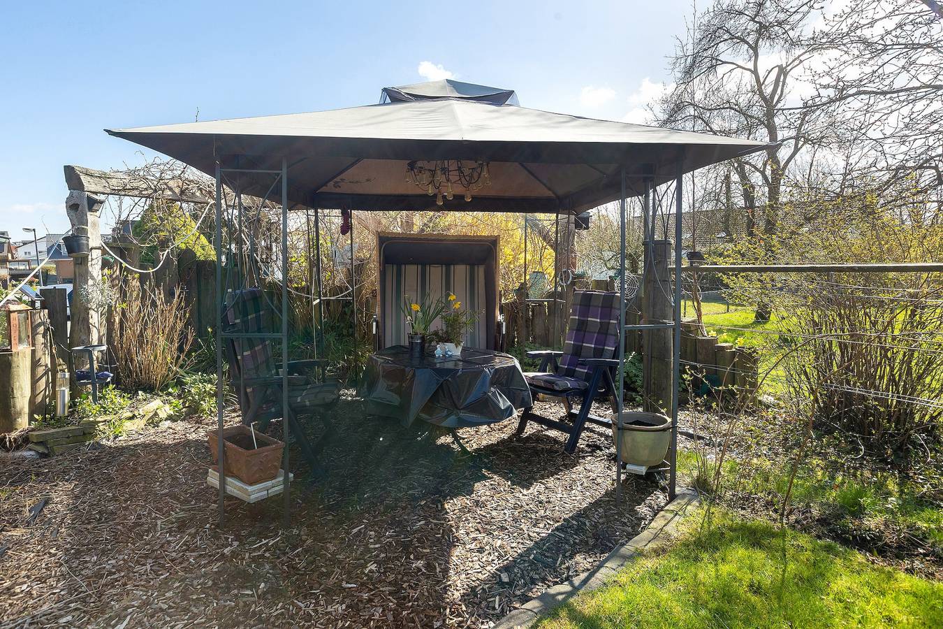 Ganze Wohnung, Ferienwohnung 'Stork' mit Gemeinschaftsgarten in Körbecke, Möhnesee