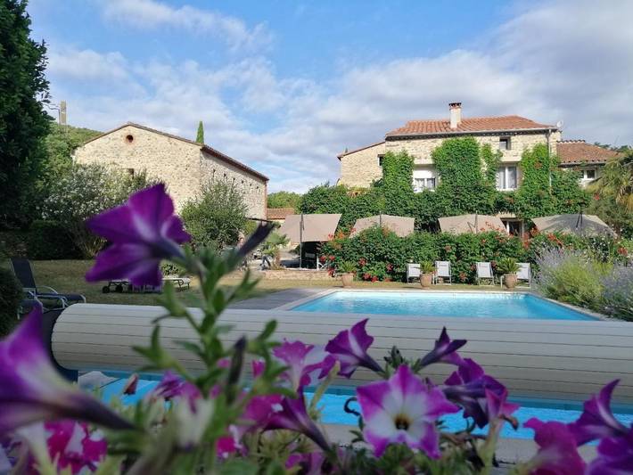 Hôtel pour 3 personnes, avec vue ainsi que jardin et piscine