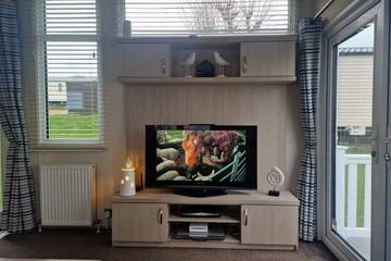Log Cabin for 6 People in Bexhill, East Sussex, Photo 4
