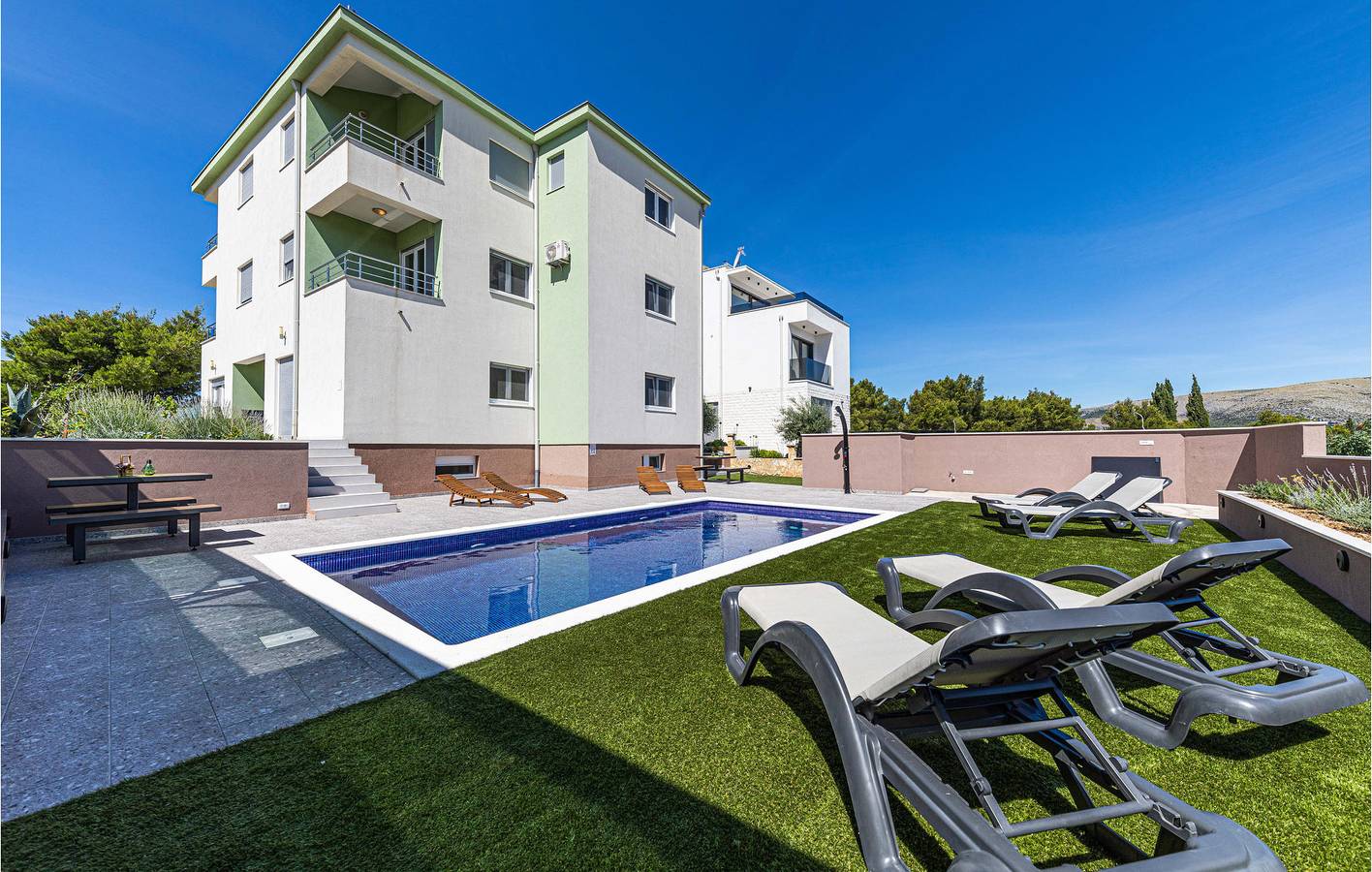 Entire holiday apartment, Sea View Apartment with Pool & Terrace, 2km from Beach in Trogir, Ciovo
