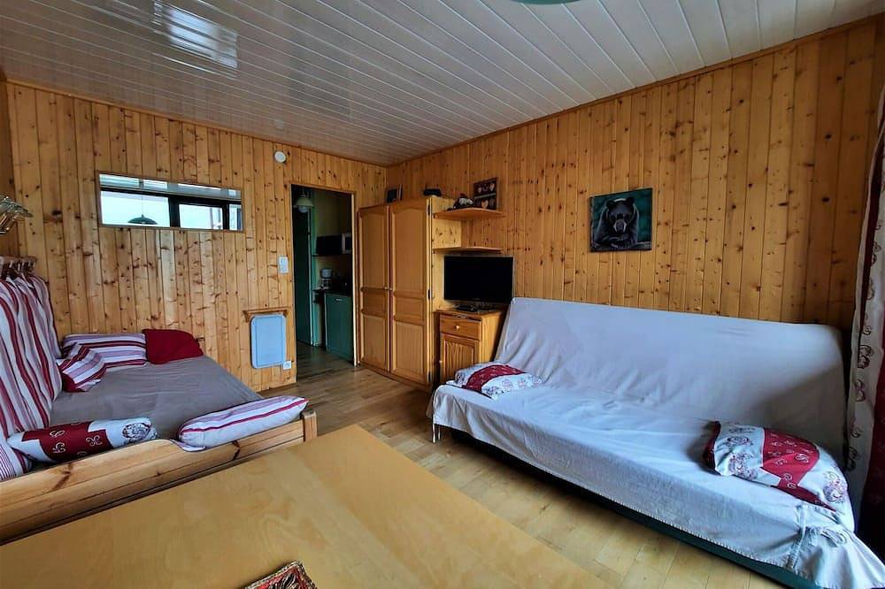 Entire apartment, Economic studio for 2 with south-facing balcony, Les Menuires in Les Menuires, Saint-Martin-de-Belleville
