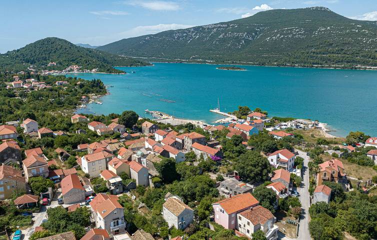 Gemütliche 2-Zimmer-Wohnung mit Terrasse, WLAN und Parkplatz in der Nähe des Stadtzentrums von Ston in Ston, Dubrovnik-Neretva