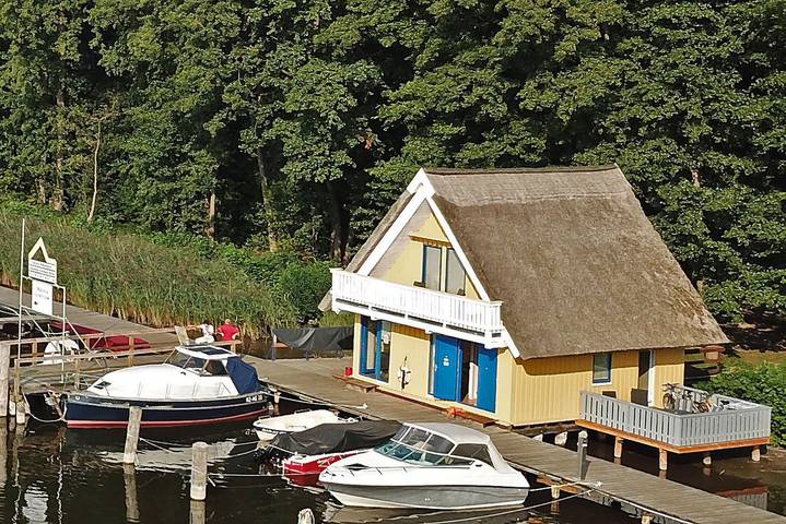 Ferienpark für 4 Personen, mit Balkon und Seeblick in Mirow