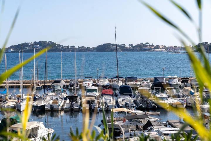 Gîte pour 2 personnes, avec terrasse dans Office De Tourisme De Beaulieu Sur Mer - 2