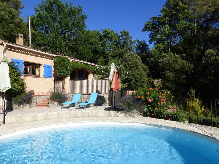Gîte pour 4 personnes, avec piscine à Salernes