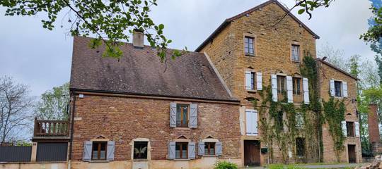 Cottage pour 5 personnes, avec jardin à Cormatin