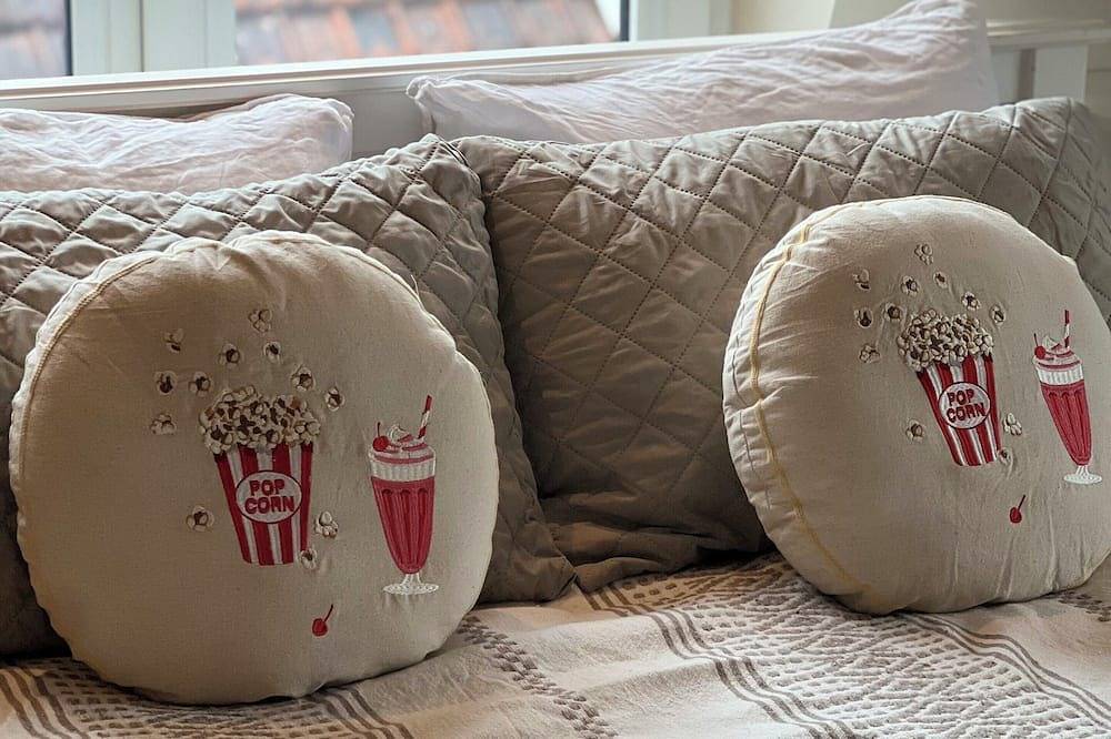 Geheel appartement, Wellness-Loft: sauna, jacuzzi& cinema. Centrally located near the station in Bodegraven, Groene Hart