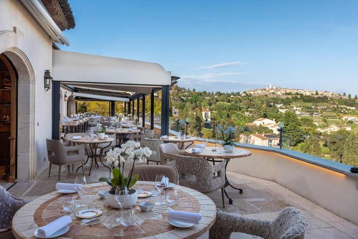 Hôtel pour 4 personnes, avec vue ainsi que piscine et jardin