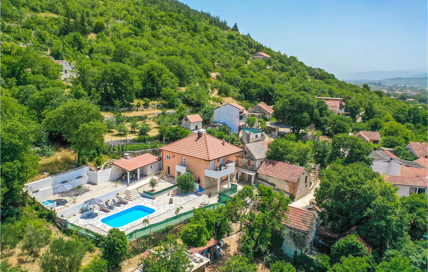 Ganze Ferienwohnung, Gemütlich, 200 m vom Fluss Ričina entfernt: Pool, WLAN, Küche und Terrasse in Imotski, Makarska Riviera