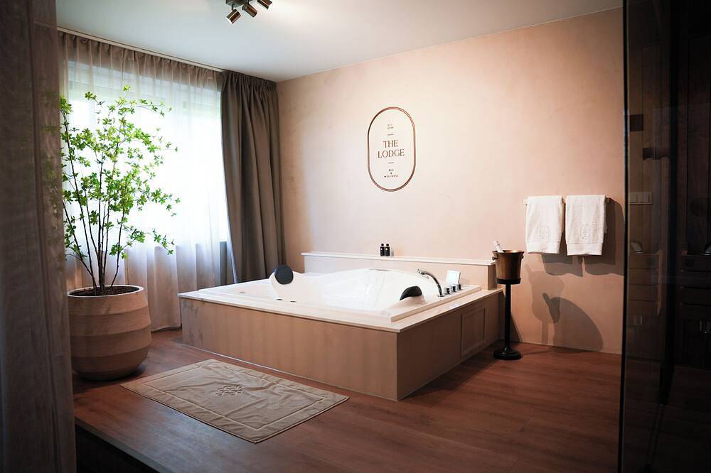 The Lodge Bed & Wellness Hotelchique Privesuite met Wellness Faciliteiten in North Brabant