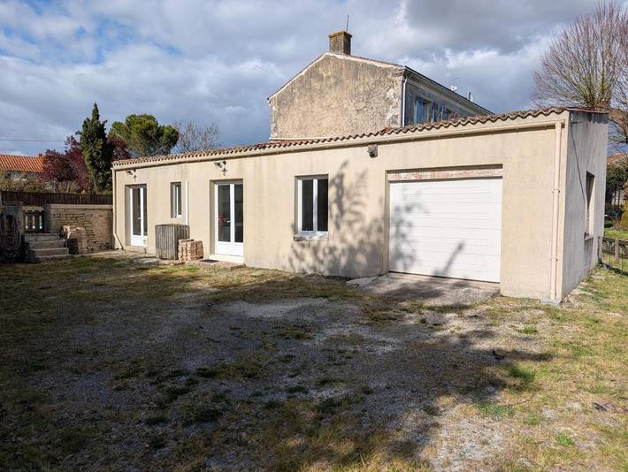 Gîte pour 4 personnes, avec jardin à Ardillières - 2