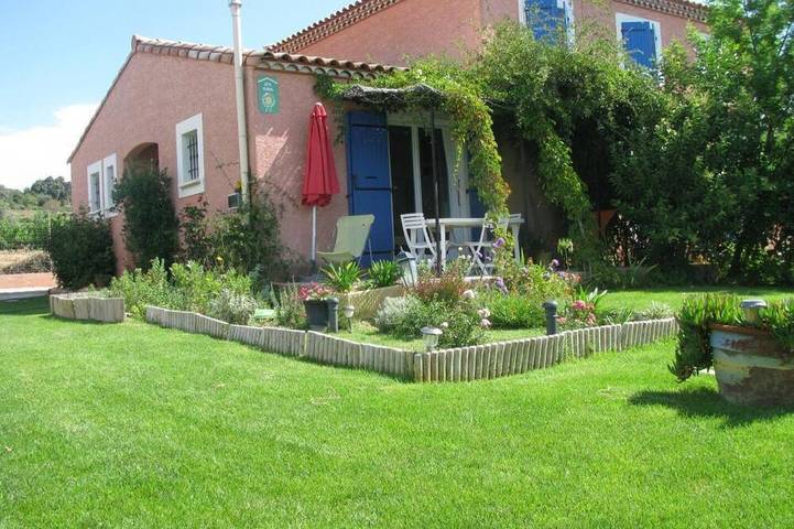 Location de vacances pour 3 personnes, avec jardin et piscine à Puilacher