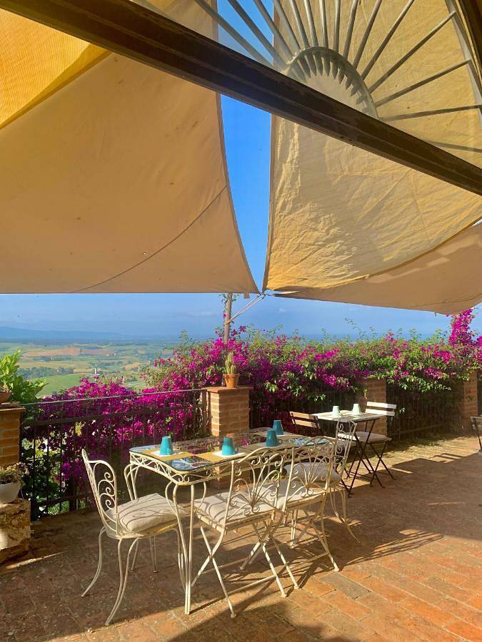Alojamiento y desayuno para 2 personas, con vistas y jardín en Toscana