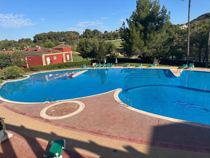 Gîte pour 4 personnes, avec terrasse ainsi que piscine et vue, animaux acceptés à Chiva