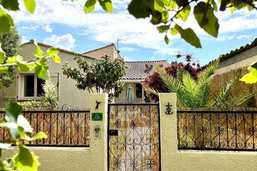 Location de vacances pour 7 personnes, avec terrasse et jardin à Aniane