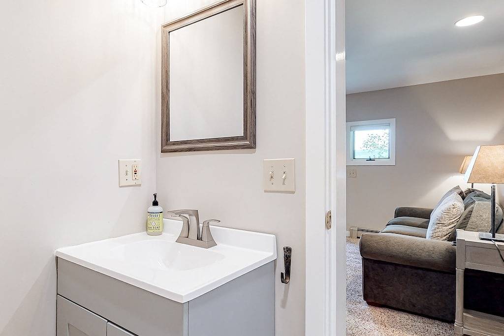 Mountain view retreat with fast Wifi, washer/dryer, & central Ac in Jackson (NH), White Mountain National Forest