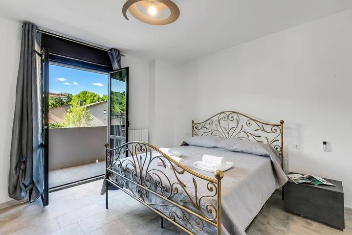 Gîte pour 4 personnes, avec Balcon à Laveno-Mombello - 3
