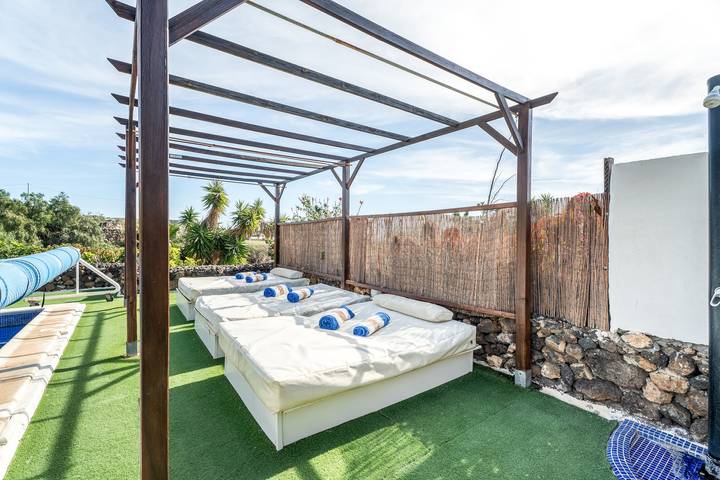 Villa Finca Toledo que acepta mascotas con piscina, terraza, jardín, aire acondicionado y Wi-Fi in Granadilla de Abona, Tenerife Sur