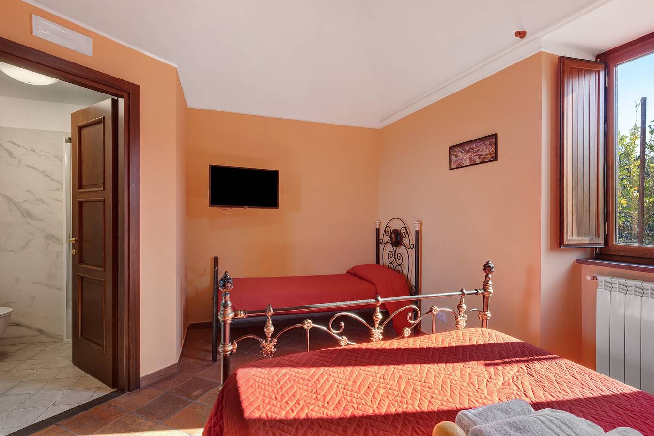 Ganze Wohnung, Ferienhaus 'Camera Limone Con Vista Mare' mit Meerblick, Wi-Fi und Klimaanlage in Vico Equense, Sorrento Coast
