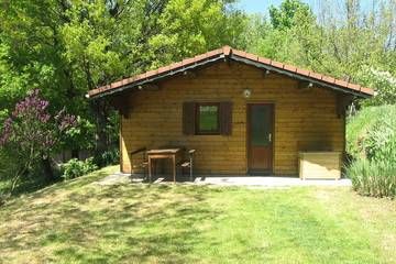 Maison de campagne pour 5 personnes, avec piscine ainsi que jardin et terrasse à Quintenas