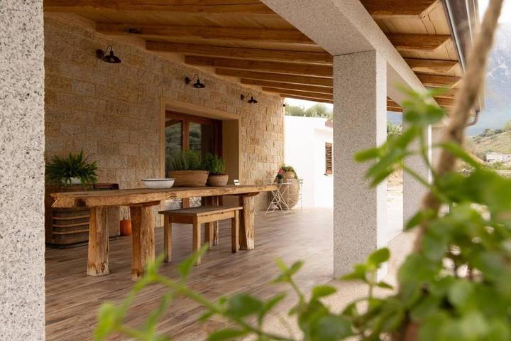 Casa vacanza per 3 persone, con giardino e panorama a Oliena