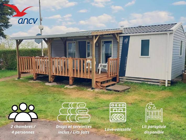 Camping pour 4 personnes, avec Jacuzzi et Terrasse ainsi que Jardin et Bassin pour enfant