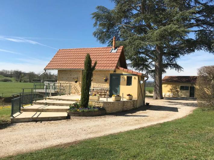 Gîte pour 4 personnes, avec jardin et vue, animaux acceptés à Saint-Nizier-sous-Charlieu