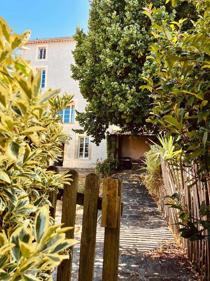 Location de vacances pour 6 personnes, avec jardin ainsi que vue et piscine, animaux acceptés à Villardonnel - 4