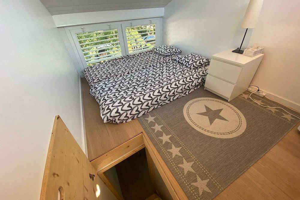 Waterfront house, Port-Ripaille, Thonon + mooring place in Thonon-les-Bains, Thonon-les-Bains en omgeving