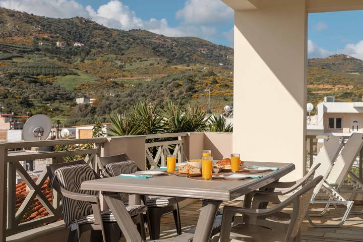 Ganze Wohnung, Apartment 'Villa Melenia 2' mit Panoramablick aufs Meer, Wlan und Klimaanlage in Agia Pelagia, Achlada
