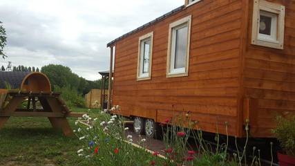 Gîte pour 3 personnes, avec terrasse ainsi que jacuzzi et sauna à Longraye