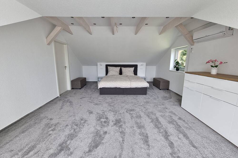 Ganze Wohnung, 90 qm Fewo für 2 Gäste im neu ausgebautem Dg mit seperatem Eingang in Klausdorf (Kiel), Schwentinental