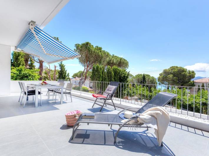 Ferienwohnung für 5 Personen, mit Terrasse und Garten in Platja Grifeu