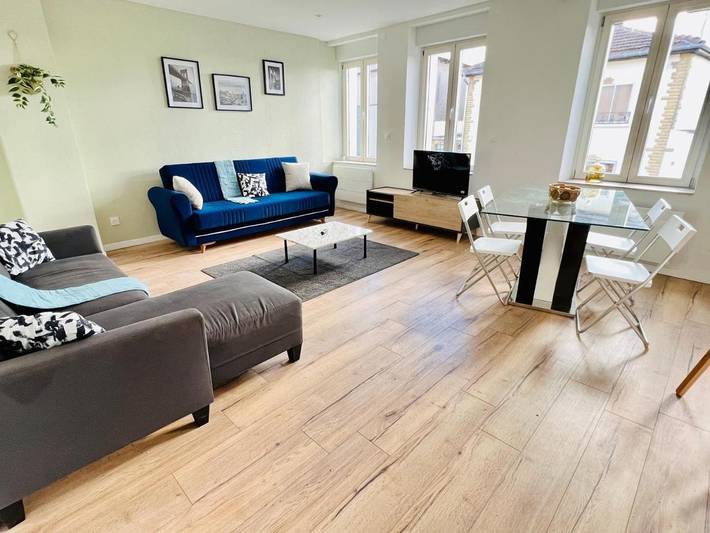 Gîte pour 7 personnes, avec vue à Mey (homonymie)