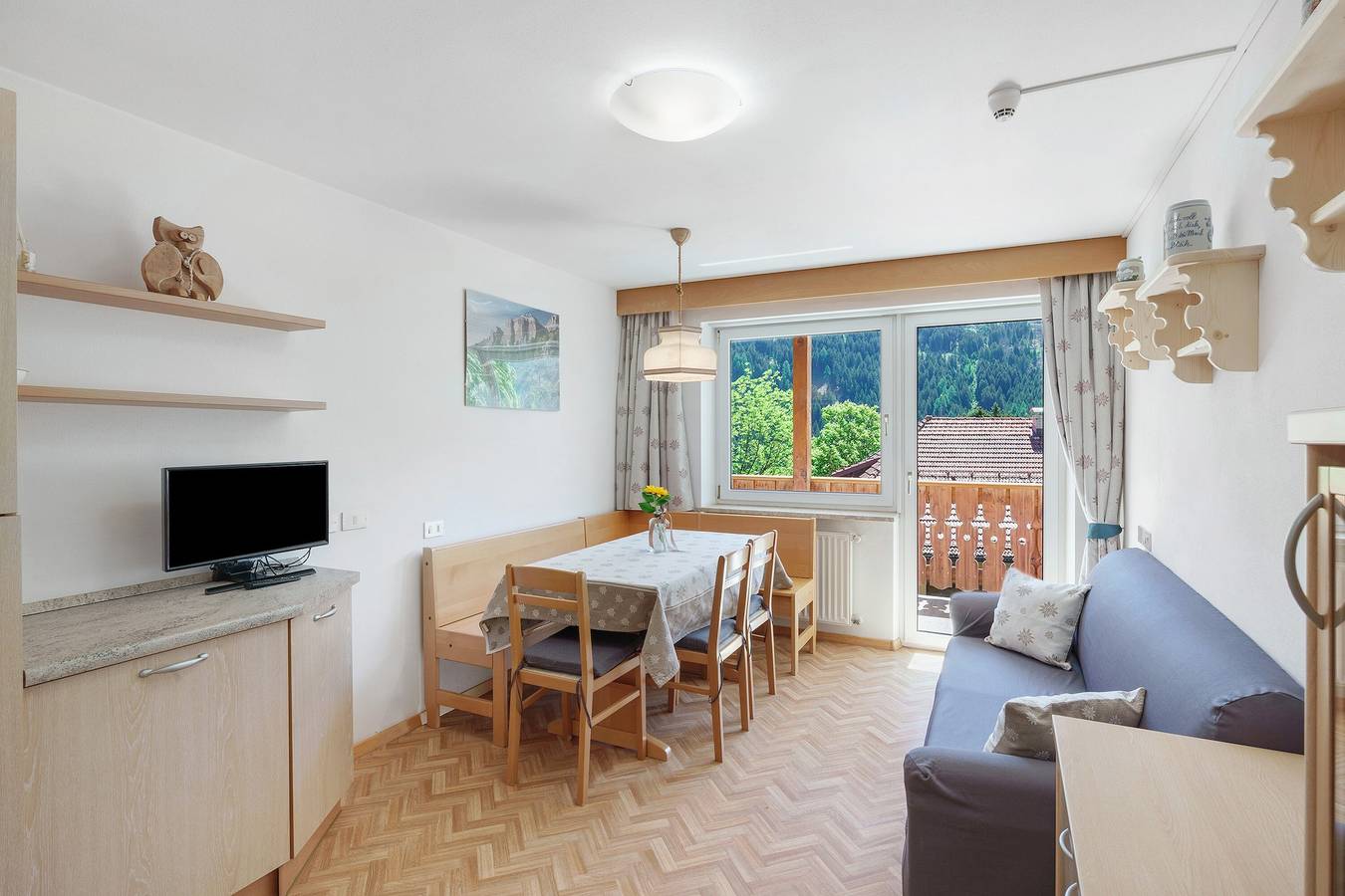 Entire apartment, Apartment 'Lella Stella Alpina' with Mountain View, Balcony and Wi-Fi in San Giovanni di Fassa, Dolomiti Superski