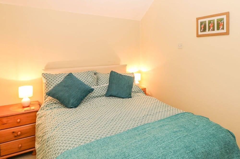 Pine Cottage, pet friendly, with a garden in Youlgreave in Youlgreave, Derbyshire