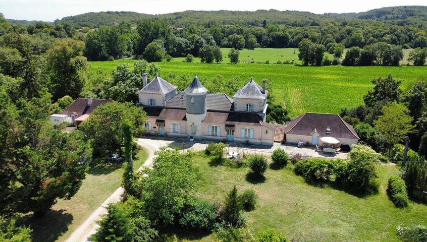 Location de vacances pour 2 personnes, avec Terrasse et Jardin ainsi que Piscine et Vue à La Boissière-d'Ans