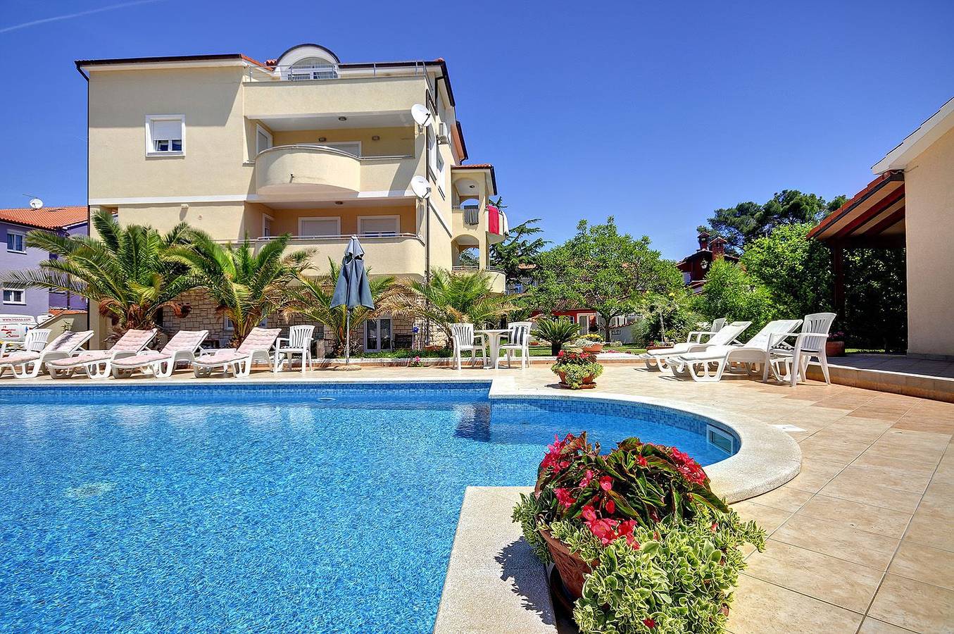 Apartamento entero, Zum Sandstrand sind es wenige Gehminuten - genießen Sie aber auch die Zeit am Pool in Medulin City, Medulin