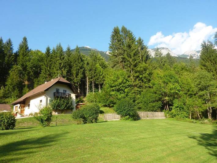 Ferienhaus für 6 Personen, mit Terrasse und Garten sowie Pool und Ausblick